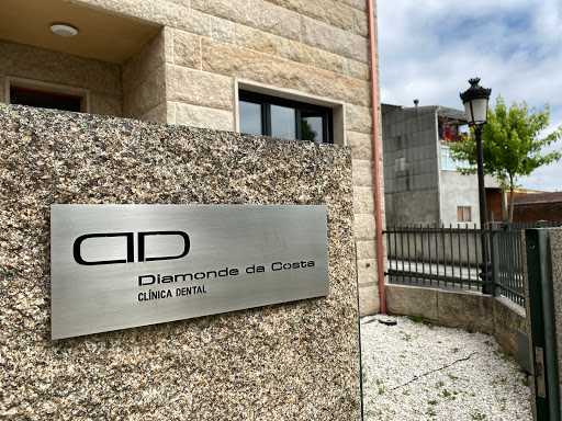 Clinica Dental Diamonde Da Costa en Ferreira de Pantón, Lugo