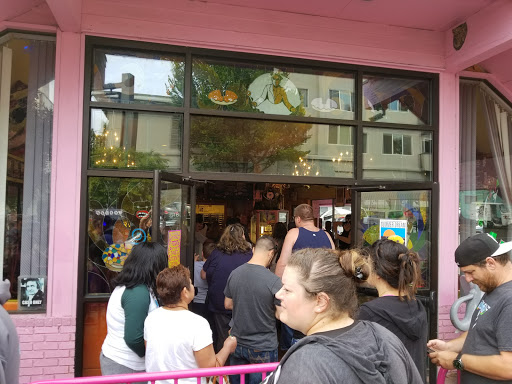 Donut Shop «Voodoo Doughnut Too», reviews and photos, 1501 NE Davis St, Portland, OR 97232, USA