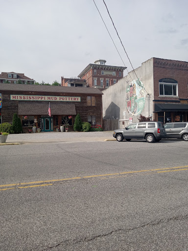 Pottery Store «Mississippi Mud Pottery», reviews and photos, 310 E Broadway, Alton, IL 62002, USA