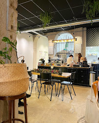 Atmosphère du Restaurant ZEITGEIST café - vegan coffee & cake à Lyon - n°17