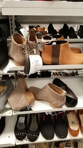Clothing Store «Ross Dress for Less», reviews and photos, 13855 Outlet Dr, Silver Spring, MD 20904, USA