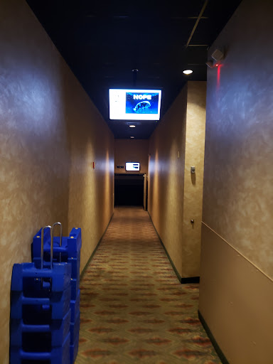 Movie Theater «Lake 8 Movies», reviews and photos, 588 W Tuscarawas Ave, Barberton, OH 44203, USA