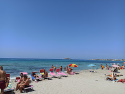 Photo de Isola delle Femmine Beach protégé par des falaises