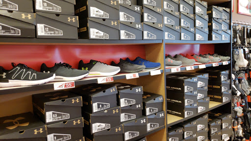 Shoe Store «Famous Footwear», reviews and photos, 371 Putnam Pike, Smithfield, RI 02917, USA