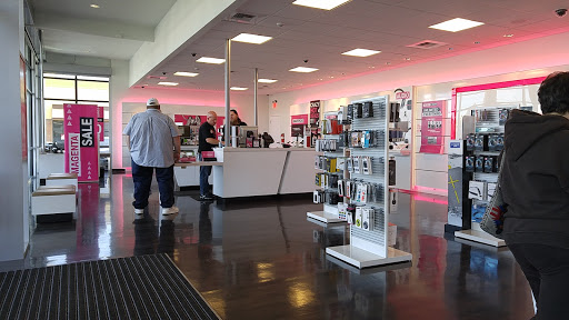 Cell Phone Store «T-Mobile», reviews and photos, 5914 6th Ave, Tacoma, WA 98406, USA
