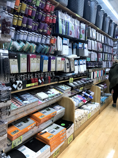 Variety Store «DII Deals & Discounts», reviews and photos, 3611 Broadway, Long Island City, NY 11106, USA