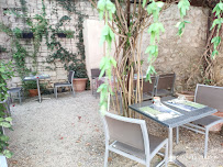 Atmosphère du Restaurant français Restaurant Les Jardins d'été - Chartreuse de Villeneuve lez Avignon à Villeneuve-lès-Avignon - n°15