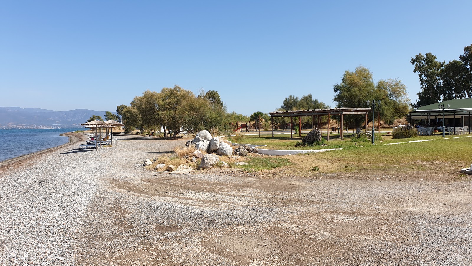 Molos beach'in fotoğrafı turkuaz su yüzey ile