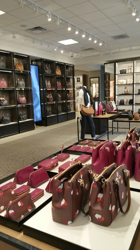 Shopping Mall «Columbia Gorge Outlets», reviews and photos, 450 NW 257th Way, Troutdale, OR 97060, USA