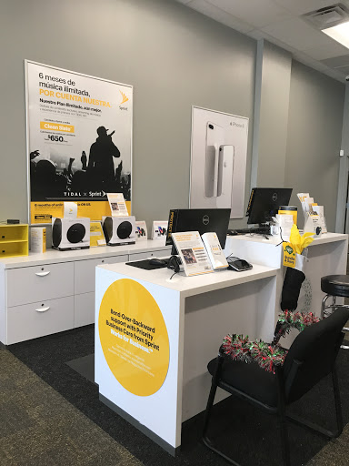 Cell Phone Store «Sprint Store», reviews and photos, 2000 NW 87th Ave #6, Doral, FL 33172, USA