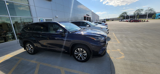 Toyota Dealer «Sam Leman Toyota Bloomington», reviews and photos, 1502 Morrissey Dr, Bloomington, IL 61701, USA