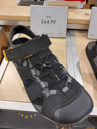 Shoe Store «DSW Designer Shoe Warehouse», reviews and photos, 3411 W Frye Rd, Chandler, AZ 85226, USA