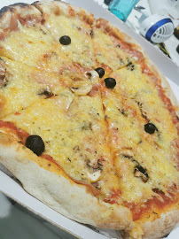 Plats et boissons du Pizzeria Pizza Au Feu De Bois CHEZ DAN à Alès - n°16