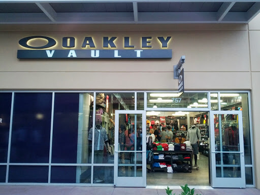 Shopping Mall «St. Louis Premium Outlets», reviews and photos, 18521 Outlet Blvd, Chesterfield, MO 63005, USA