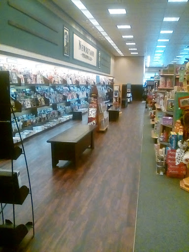 Book Store «Barnes & Noble», reviews and photos, 235 Union St, Waterbury, CT 06706, USA