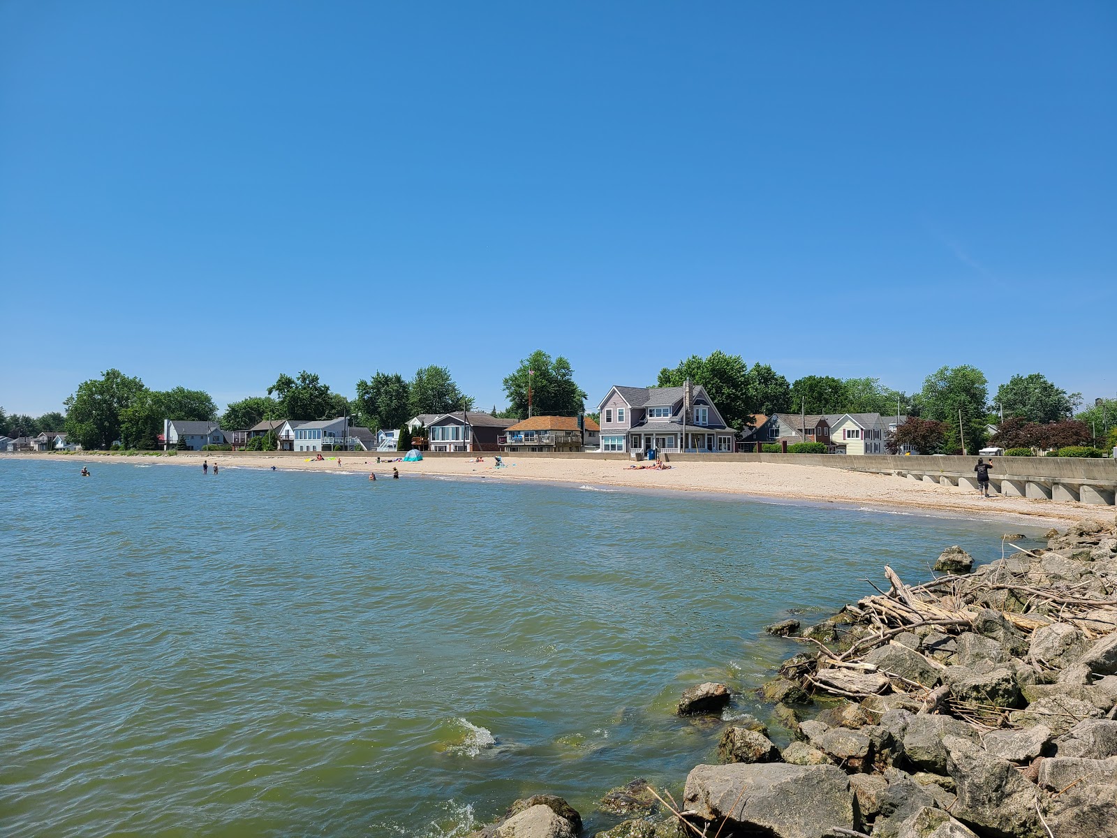City of Luna Pier Public Beach的照片 带有碧绿色纯水表面