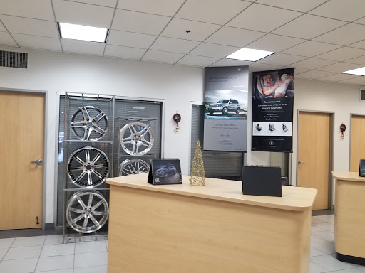 Auto Repair Shop «W.I. Simonson Mercedes Service & Parts», reviews and photos, 1330 Colorado Ave, Santa Monica, CA 90404, USA