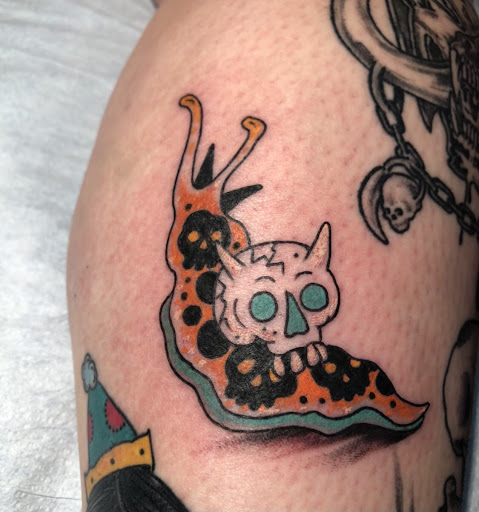 Tattoo Shop «Nine Lives Tattoo», reviews and photos, 61 N Holladay Dr, Seaside, OR 97138, USA