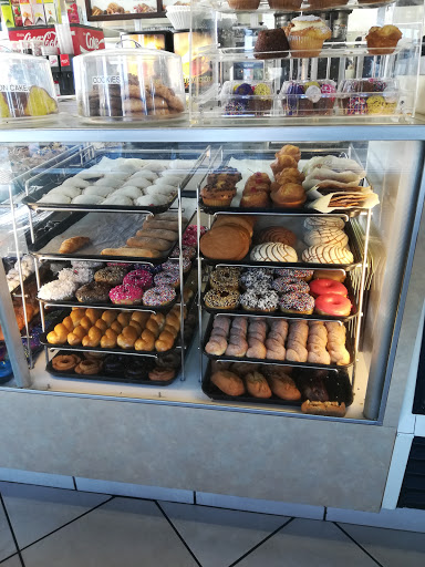 Donut Shop «Yum Yum Donuts», reviews and photos, 5921 Atlantic Blvd, Maywood, CA 90270, USA