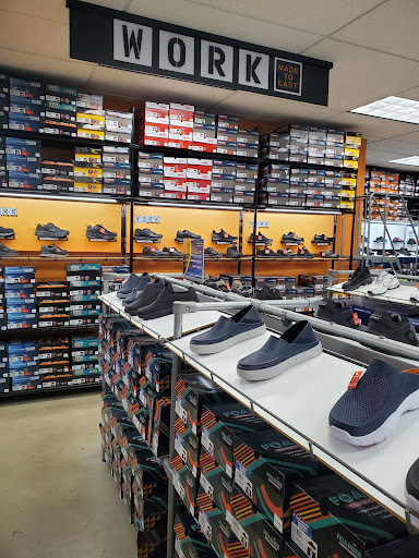 Shoe Store «SKECHERS Factory Outlet», reviews and photos, 1201 Airport Fwy #185, Euless, TX 76040, USA