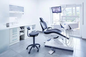 Dr. Eiffler & Kollegen | Praxis für Zahnmedizin und Implantologie image