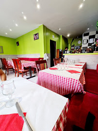 Atmosphère du Restaurant indien Avi Ravi à Suresnes - n°8