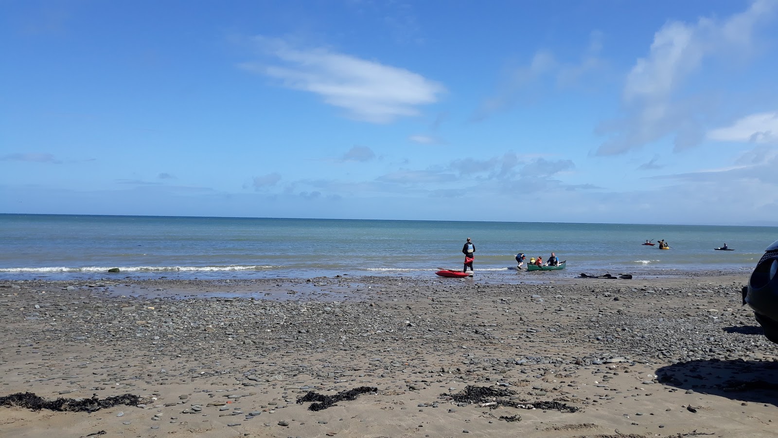 Photo de Cei Bach beach avec un niveau de propreté de partiellement propre