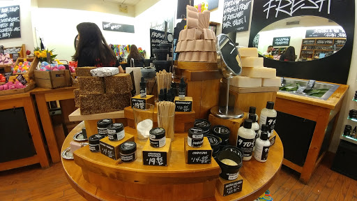 Cosmetics Store «Lush Cosmetics», reviews and photos, 7101 Democracy Blvd, Bethesda, MD 20817, USA