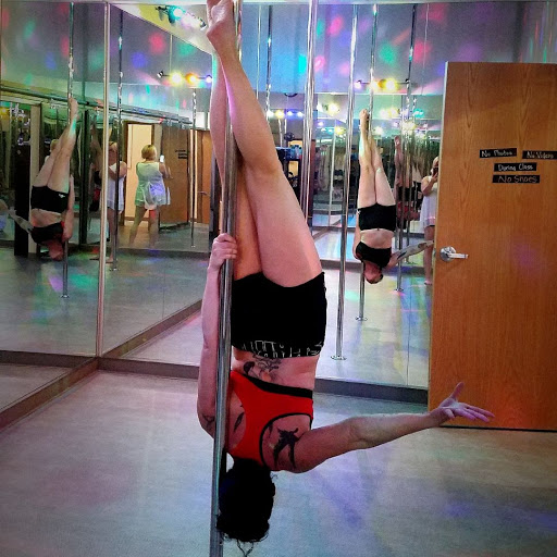 La Bombe Pole Fitness