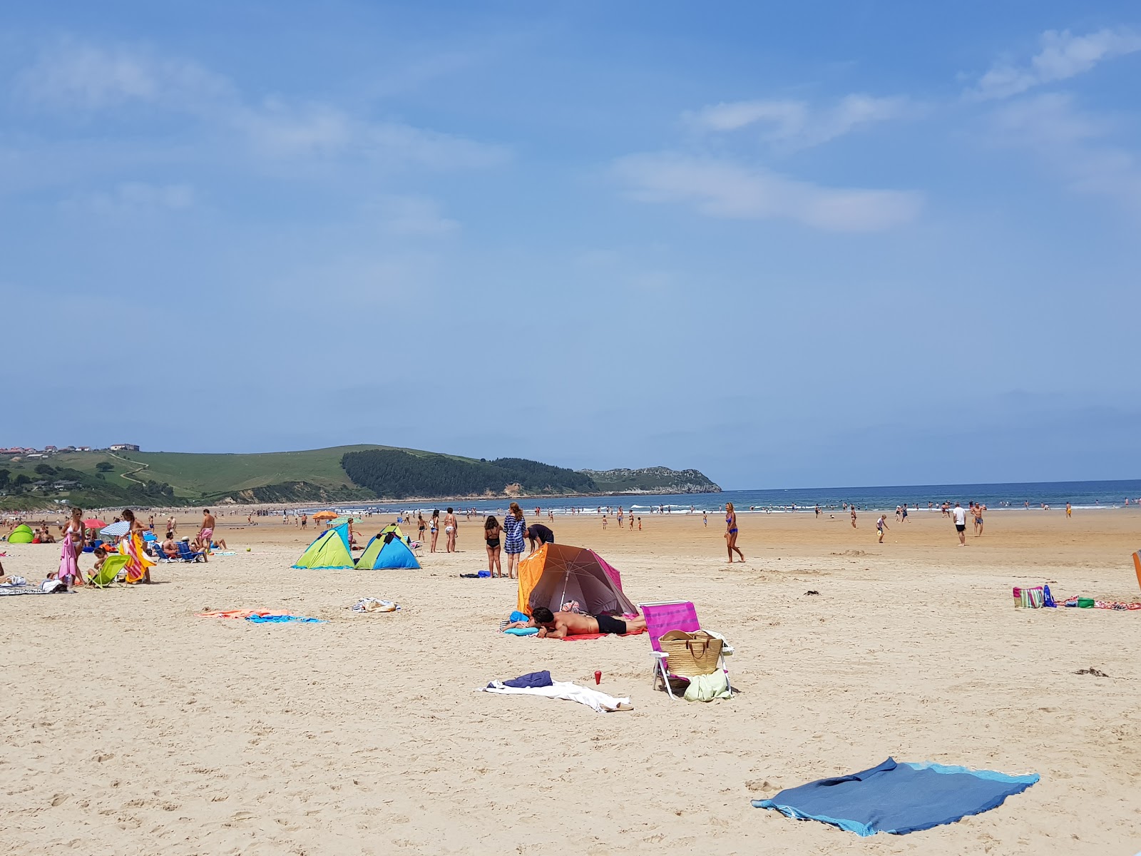 Fotografija Plaža Oyambre z dolg zaliv