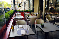 Atmosphère du Restaurant italien Emporio Armani Caffè à Paris - n°4