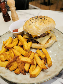 Plats et boissons du Restaurant de hamburgers Tasty burger Levallois: Tout fait maison à Levallois-Perret - n°3