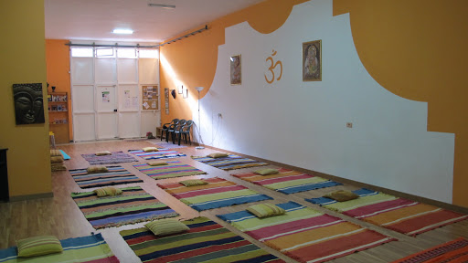 Centro De Yoga Madhuvidya