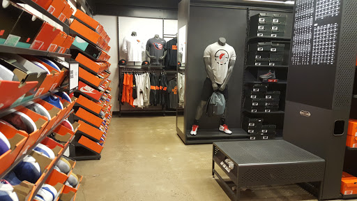 Sporting Goods Store «Nike Factory Store», reviews and photos, 1500 SE East Devils Lake Rd #105, Lincoln City, OR 97367, USA