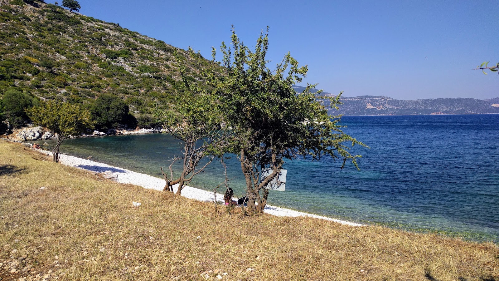 Plati beach Port'in fotoğrafı küçük koy ile birlikte