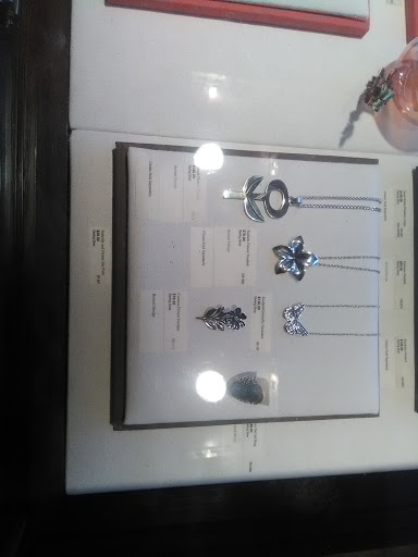 Jewelry Store «James Avery Jewelry», reviews and photos, 5648 Fairmont Pkwy, Pasadena, TX 77505, USA