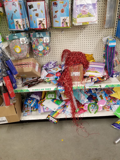 Dollar Store «Dollar Tree», reviews and photos, 912 River St Ste 100, Hyde Park, MA 02136, USA