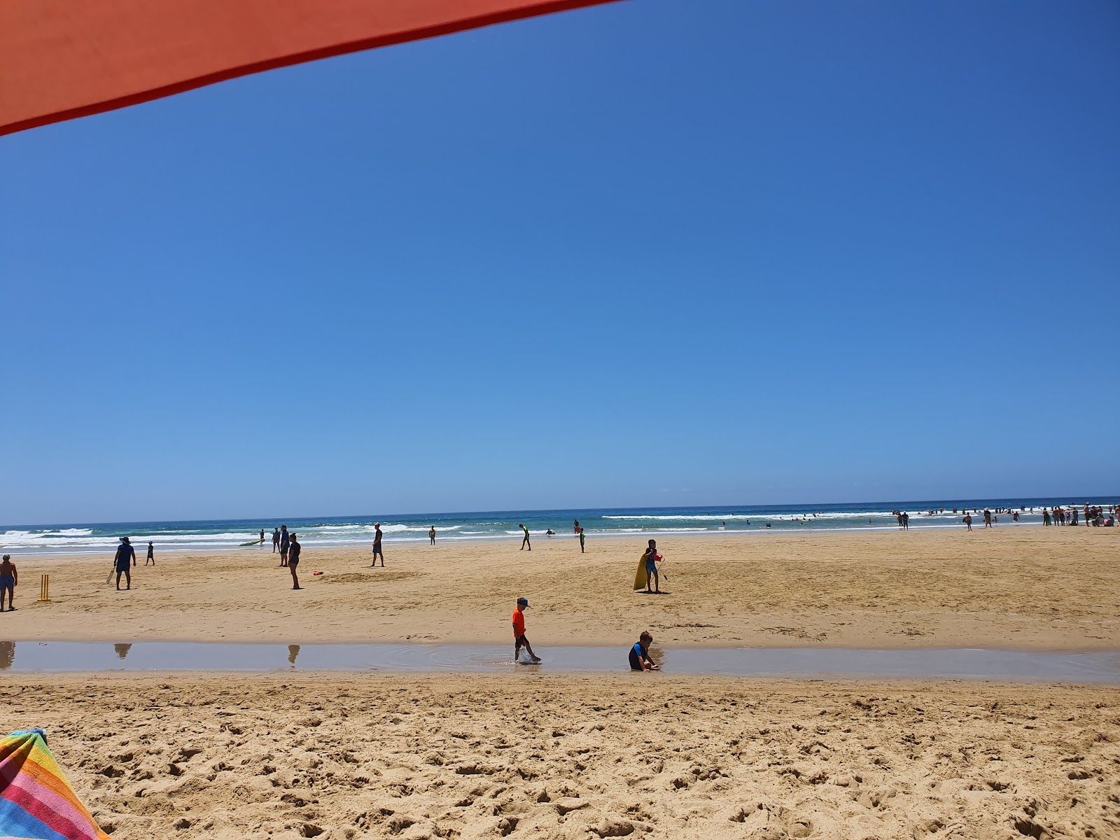 Fotografie cu Yellow Sands beach cu o suprafață de apa pură turcoaz