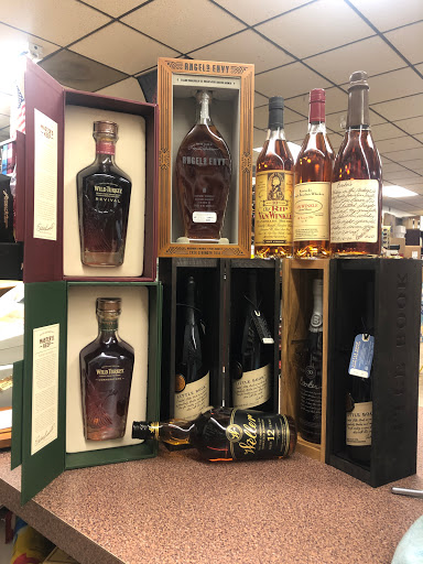 Liquor Store «Village Party Store & Deli», reviews and photos, 5589 E M 36 # A3, Pinckney, MI 48169, USA