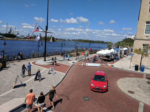 Eclectic Restaurant «Riverboat Landing», reviews and photos, 2 Market St, Wilmington, NC 28401, USA