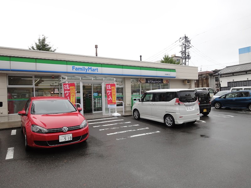 ファミリーマート 秋田南通り店