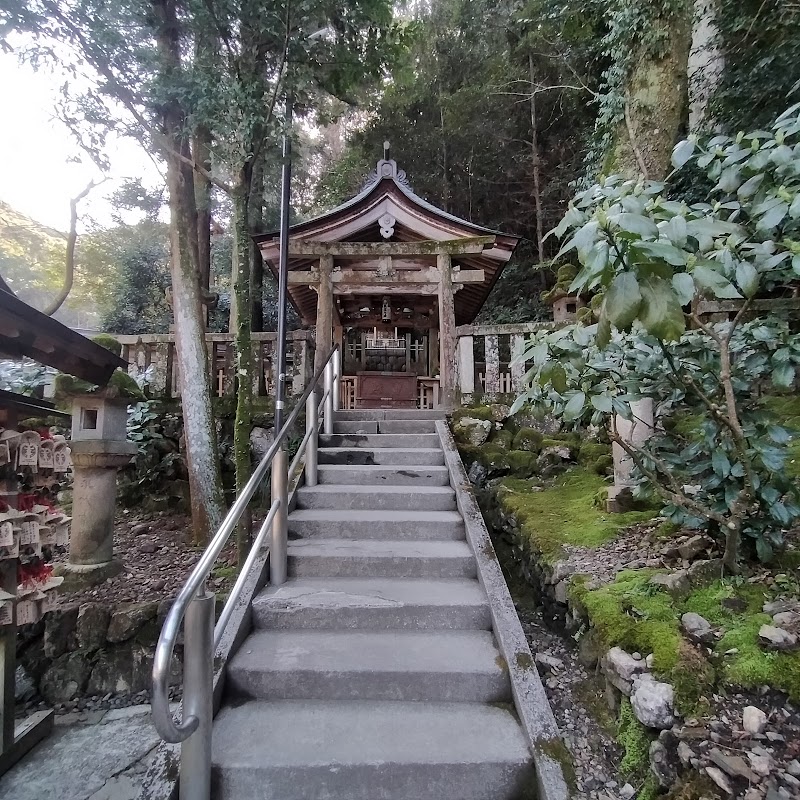 黒龍社 龍石 岐阜県岐阜市伊奈波通 神社 神社 寺 グルコミ