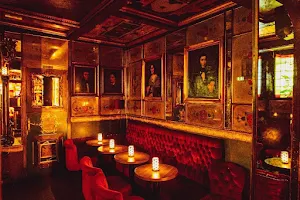 Bar Le Florian, Cocktails & Spirits image