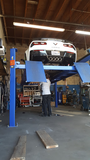Muffler Technician image