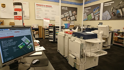 Office Supply Store «Staples», reviews and photos, 675 S Green Valley Pkwy, Henderson, NV 89052, USA