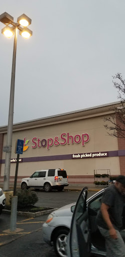 Grocery Store «Stop & Shop», reviews and photos, 240 E Sandford Blvd, Mt Vernon, NY 10550, USA