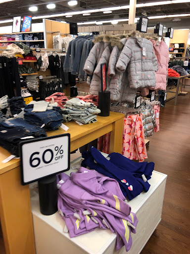 Clothing Store «Gap Outlet», reviews and photos, 100 Premium Outlets Blvd #100, Hagerstown, MD 21740, USA