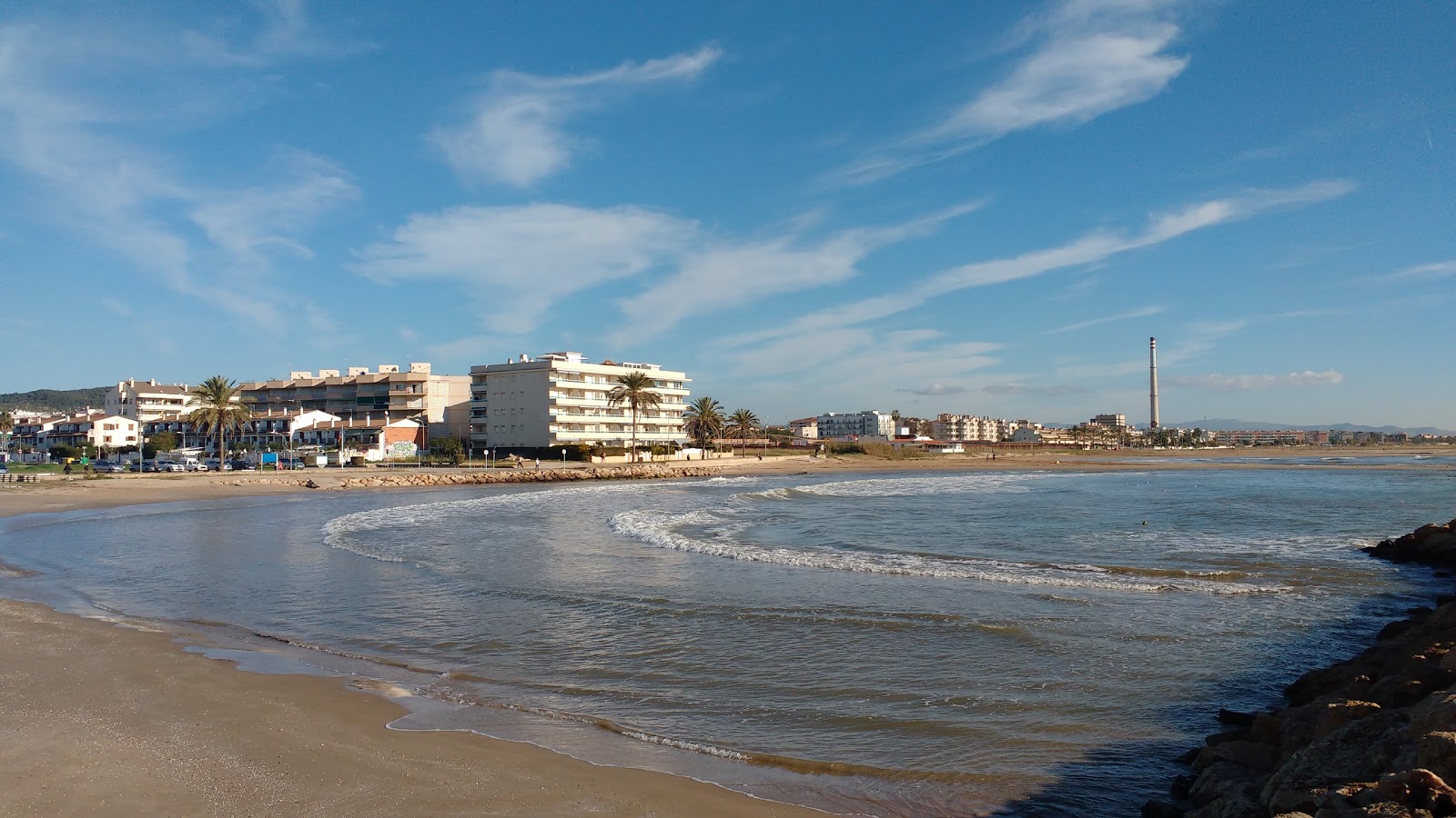 Playa de Cunit'in fotoğrafı büyük koylar ile birlikte