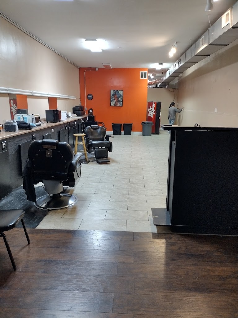 Crosstown Barber Salon 38104