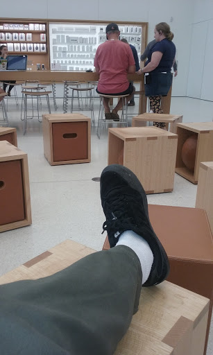 Computer Store «Apple Derby Street», reviews and photos, 94 Derby St, Hingham, MA 02043, USA